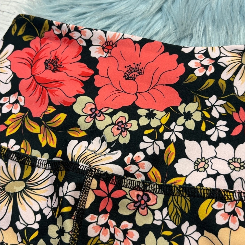 Beyond Yoga Scarlet Gardenia Midi High Rise Floral Leggings - Picture 7 of 7